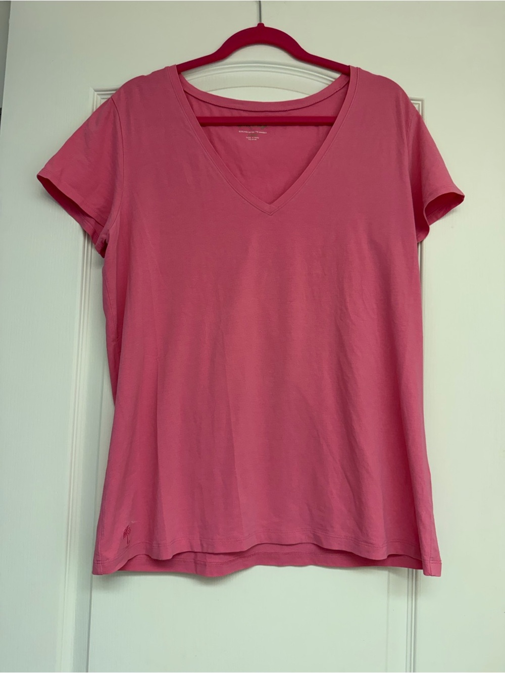 EUC Lily Pulitzer Pink Classic V-Neck Women's Top - Pink XL